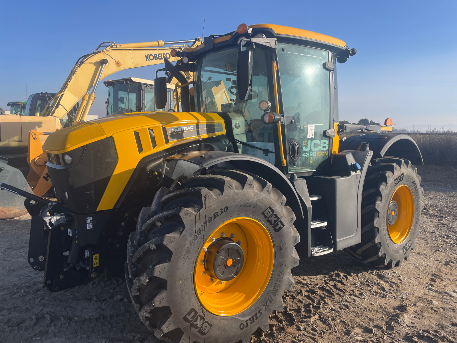 2025 JCB 4220 Fastrac