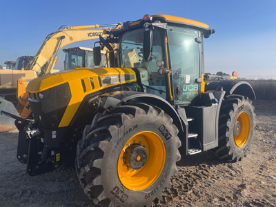 2025 JCB 4220 Fastrac