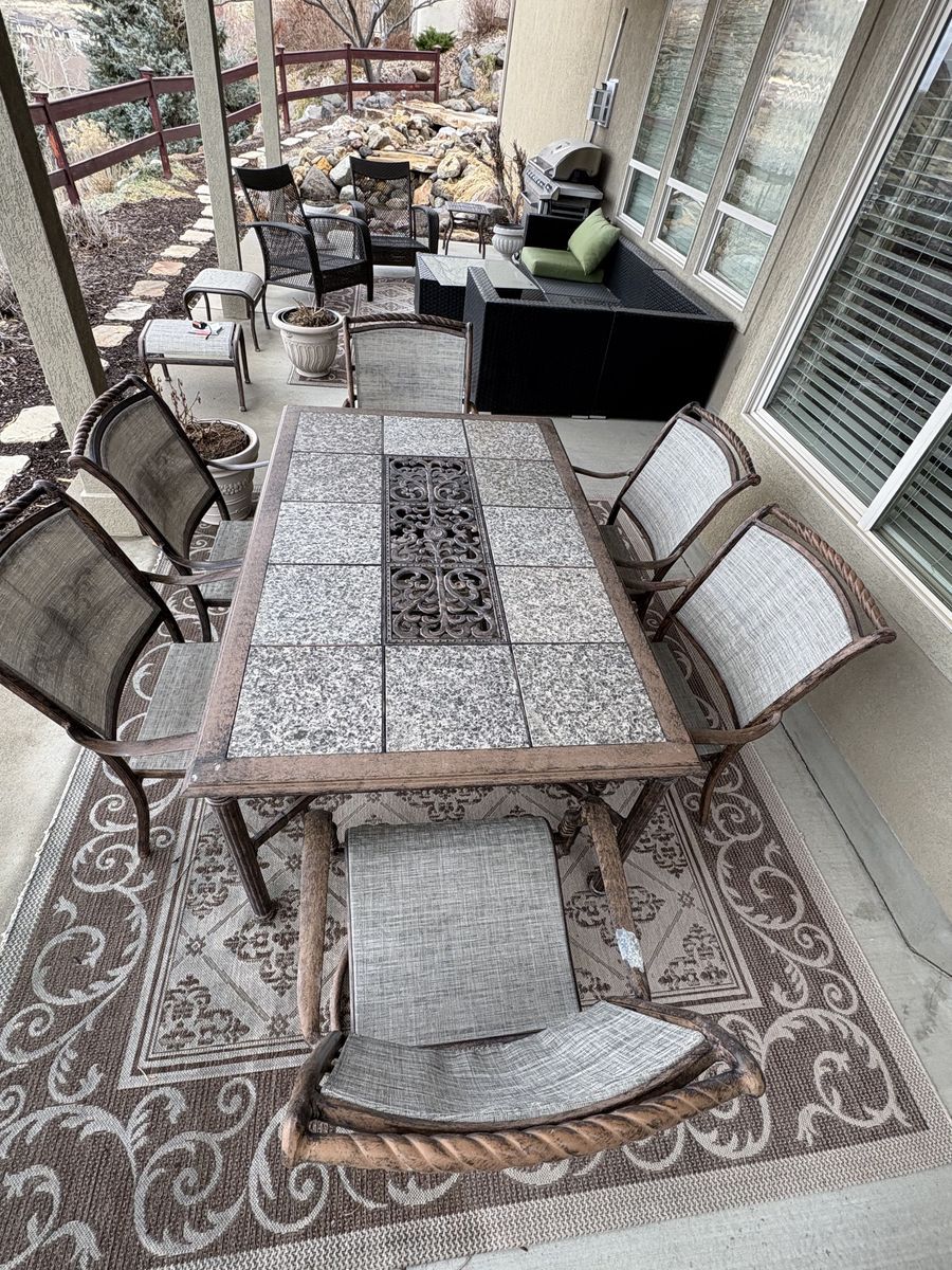 Outdoor tile dining patio table and 6 chairs and outdoor rug $1200 cash/venmo in Draper
