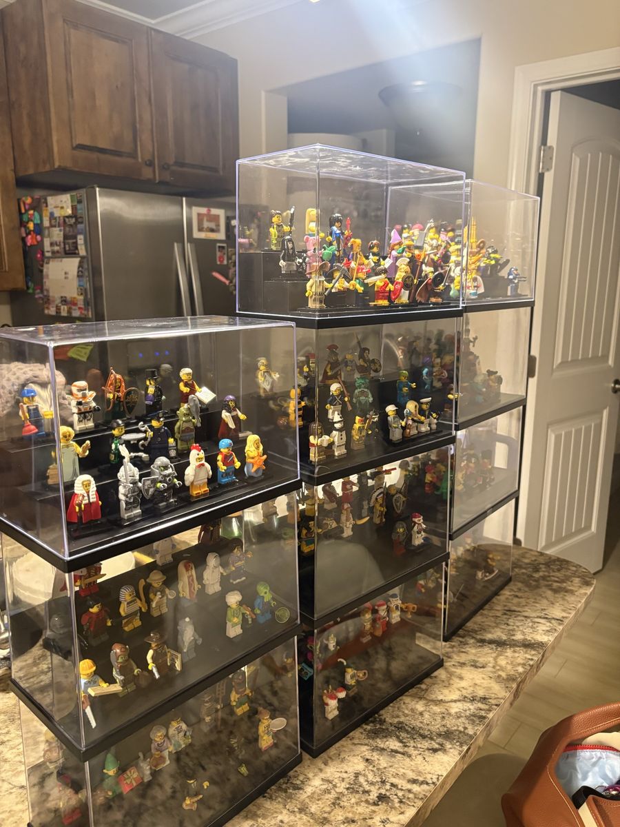 Lego minifigures (various series shown)
