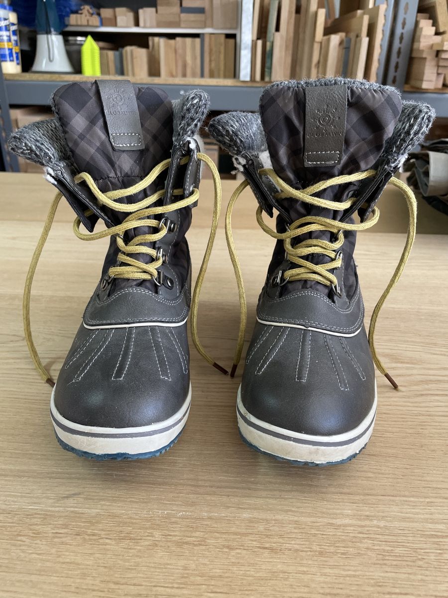 Waterproof Women’s Snow Boots - Size 8