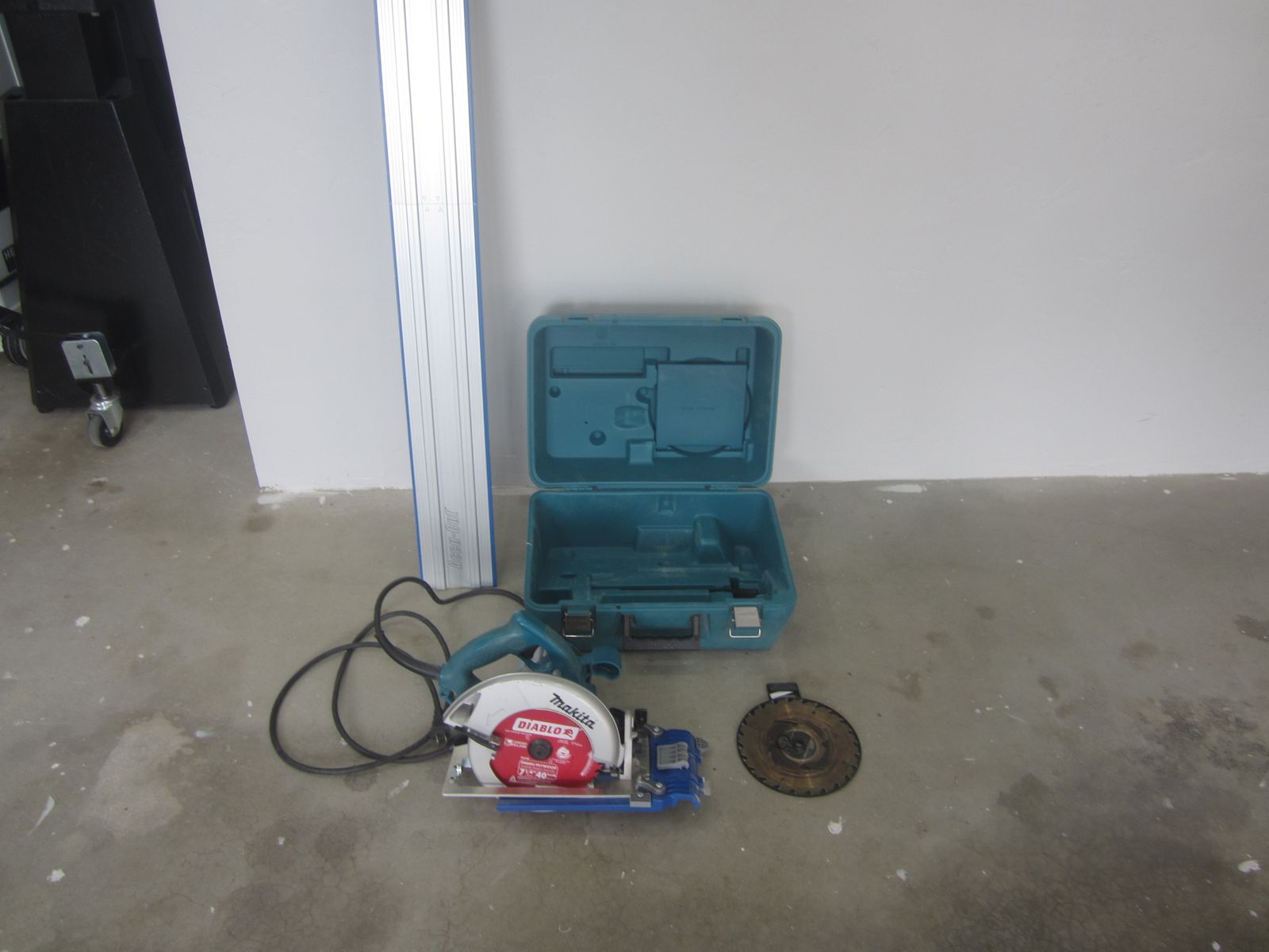 Makita Circular Saw w/ Kreg Accu-Cut Rail