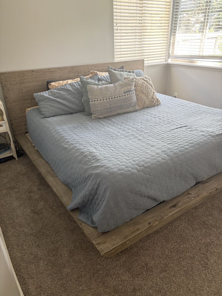 Custom Rustic Wood Platform Bed Frame& mattress - King Size