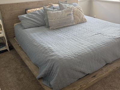 Custom Rustic Wood Platform Bed Frame& mattress - King Size