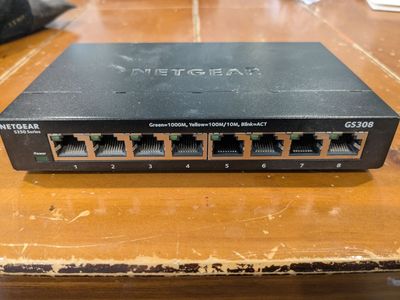 Netgear GS308 8-port gigabit ethernet unmanaged switch