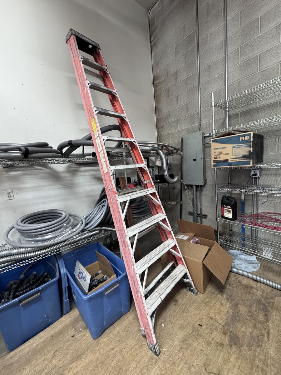 10 Ft Fiberglass Step Ladder