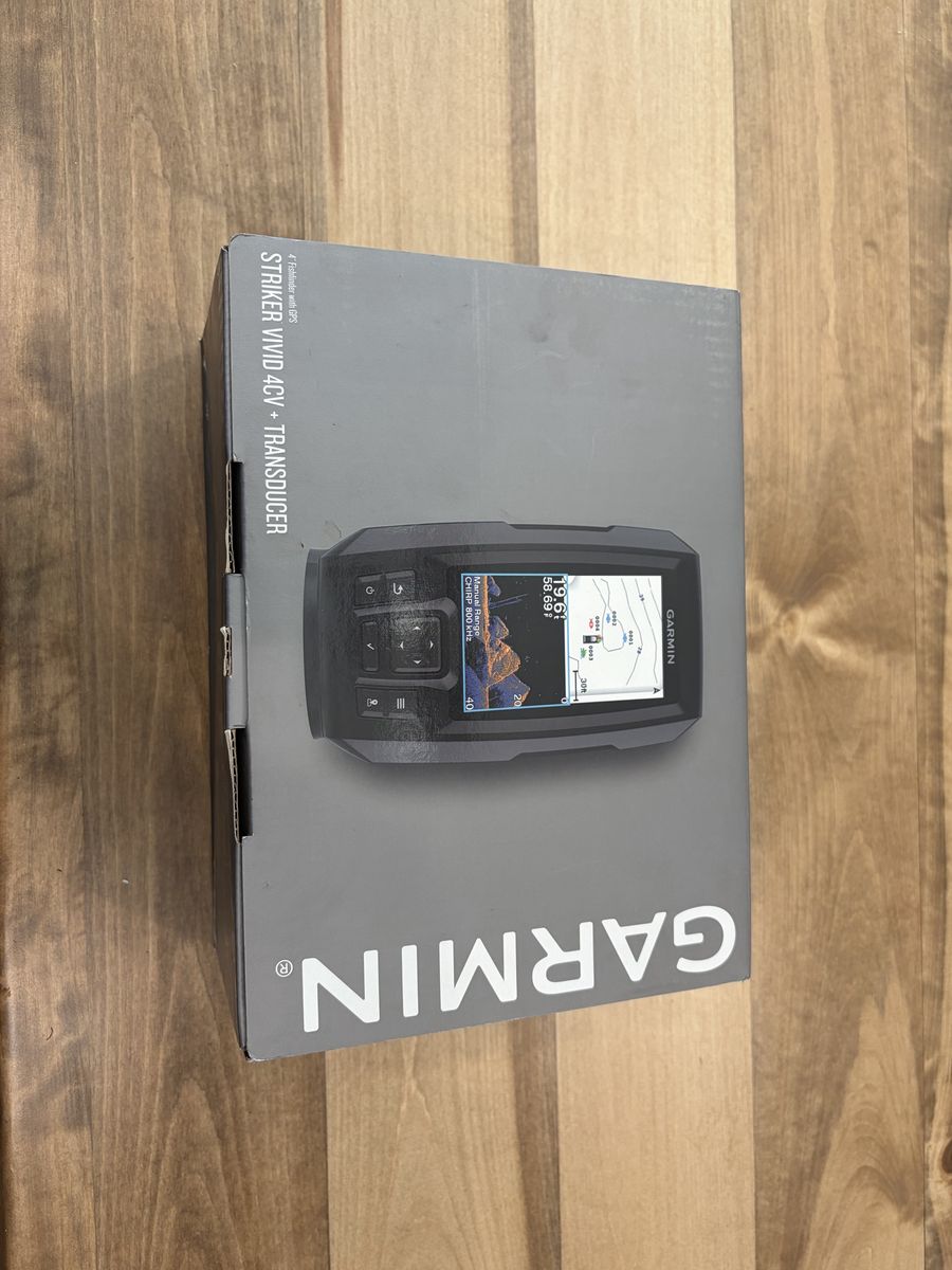 Garmin Striker Vivid 4cv Fishfinder with Transducer & GPS