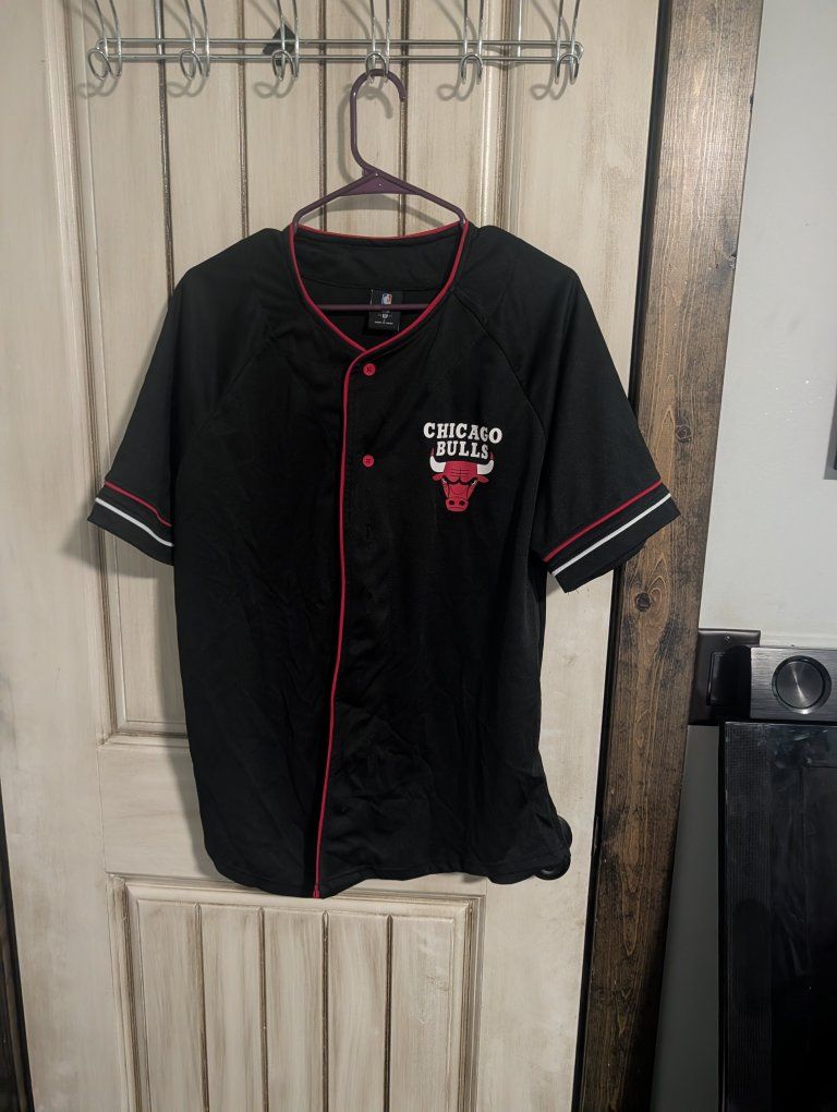 Chicago Bulls NBA Baseball Jersey Shirt Black Size Large Red Trim Short Sleeve