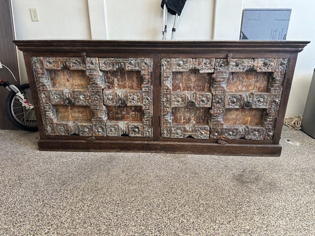 Bali door buffet