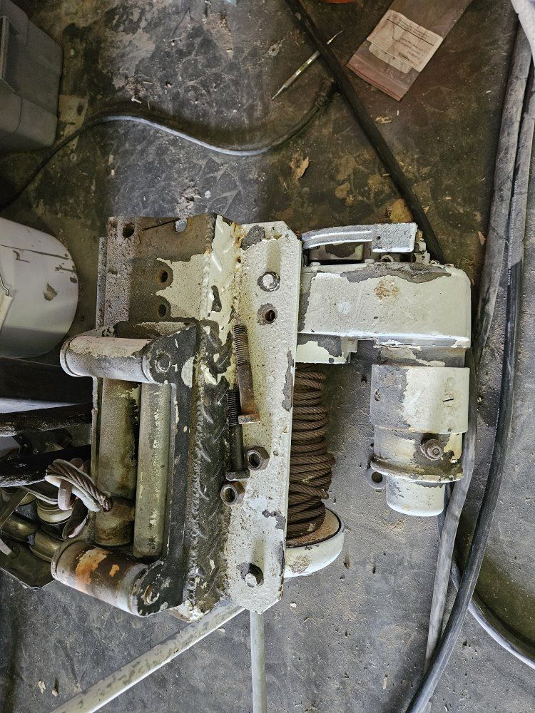 Vintage Winch like an 8274 Warn