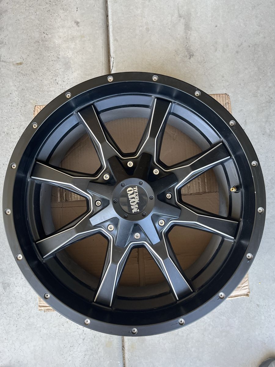 Moto Metal wheels