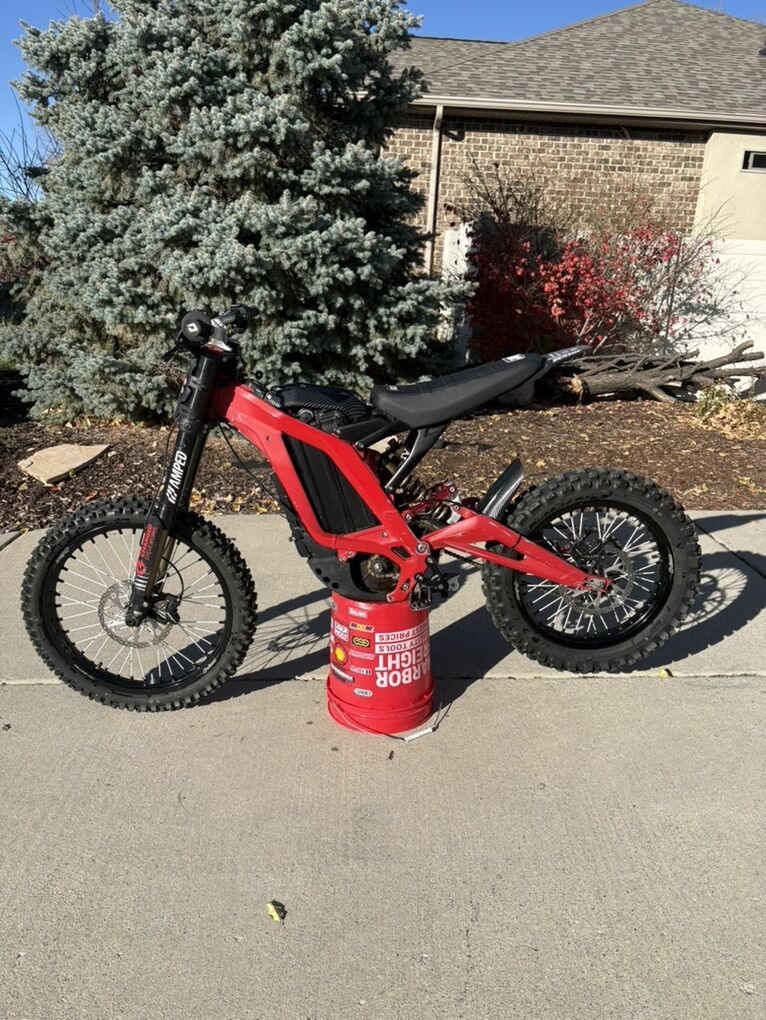 Surron Light Bee X Electric Dirt Bike