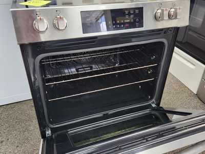 BEAUTIFUL BRAND NEW! FRIGIDAIRE STAINLESS STEEL SLIDE IN RANGE!