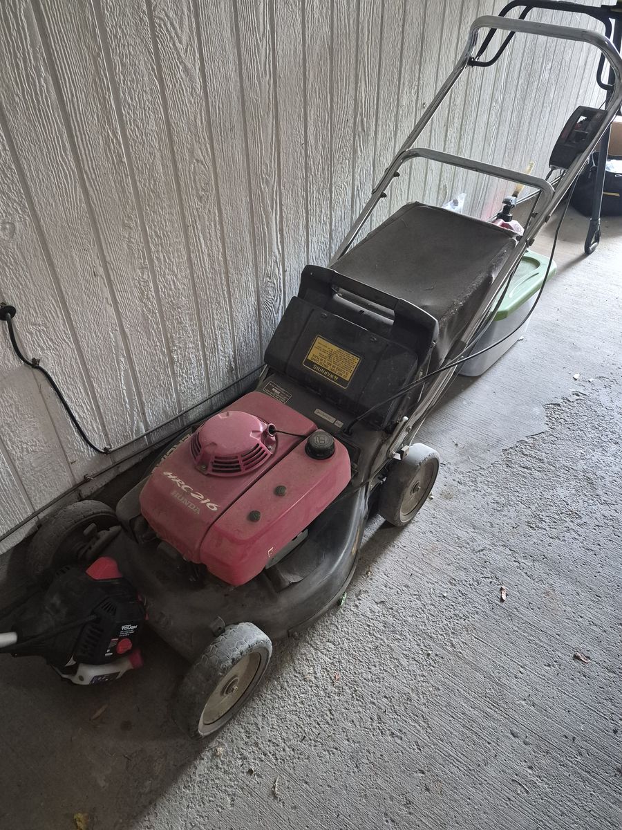 Honda Lawn Mower and Replacement Blade