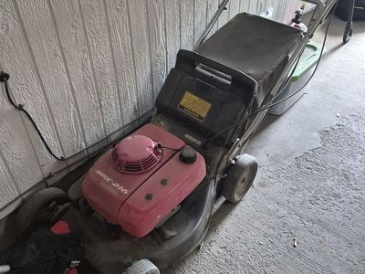 Honda Lawn Mower and Replacement Blade