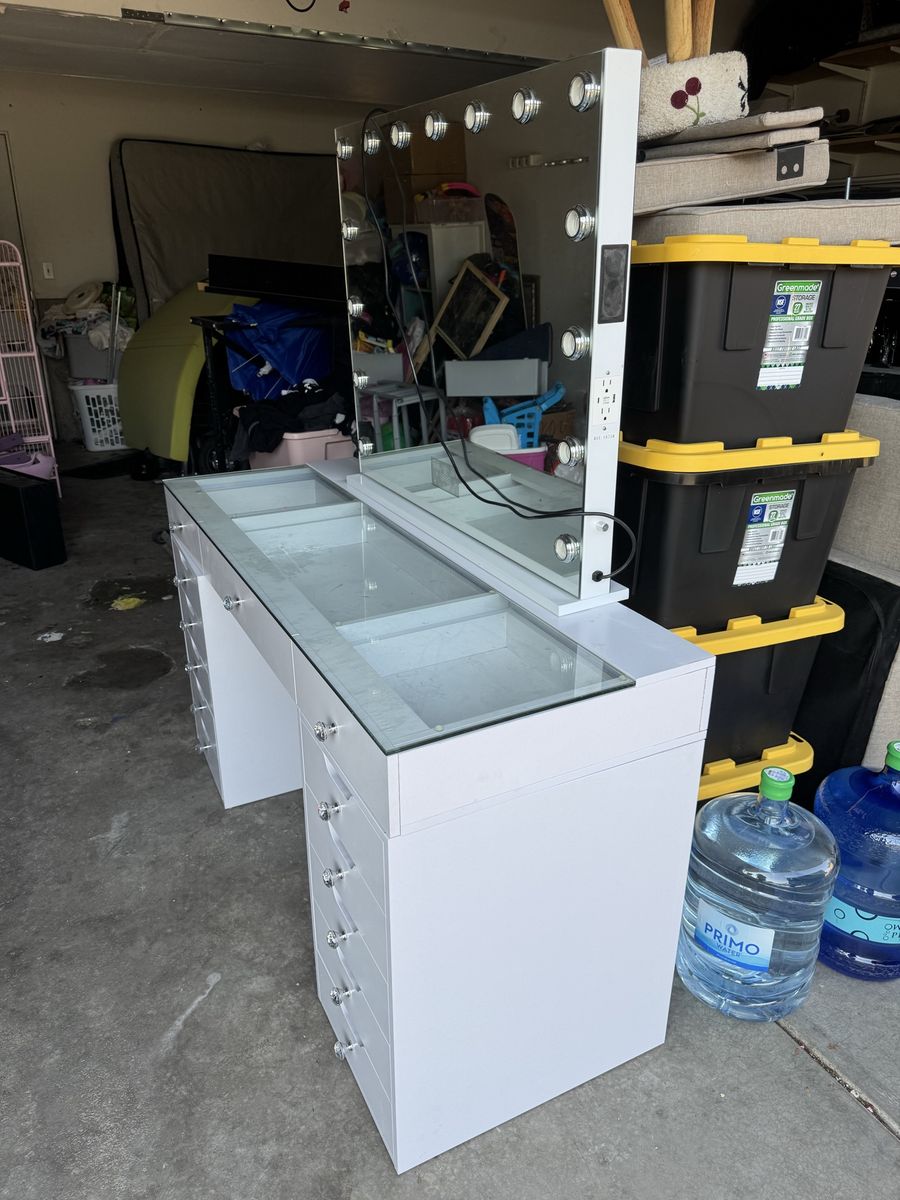 White Makeup Vanity Desk with Lighted Mirror and Glass Top