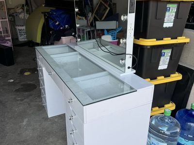 White Makeup Vanity Desk with Lighted Mirror and Glass Top