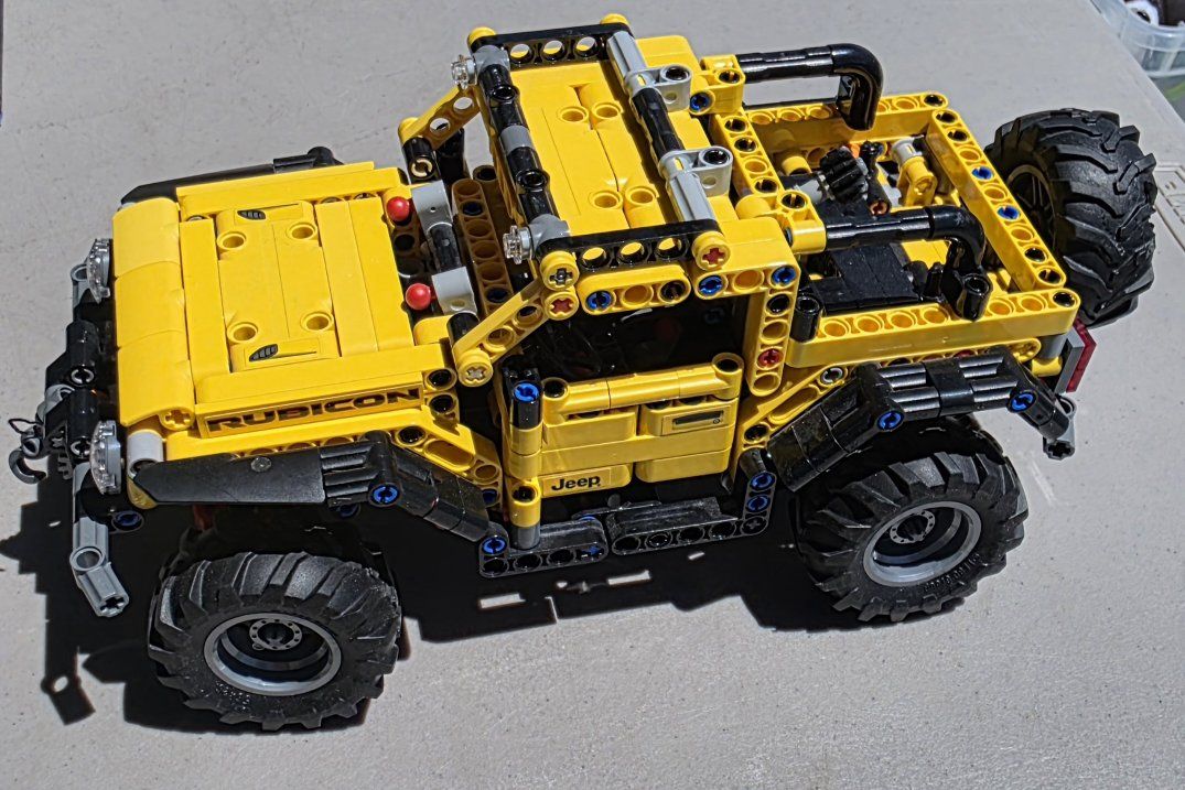 LEGO Technic Jeep Wrangler 4x4 Toy Car 42122
