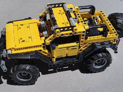 LEGO Technic Jeep Wrangler 4x4 Toy Car 42122