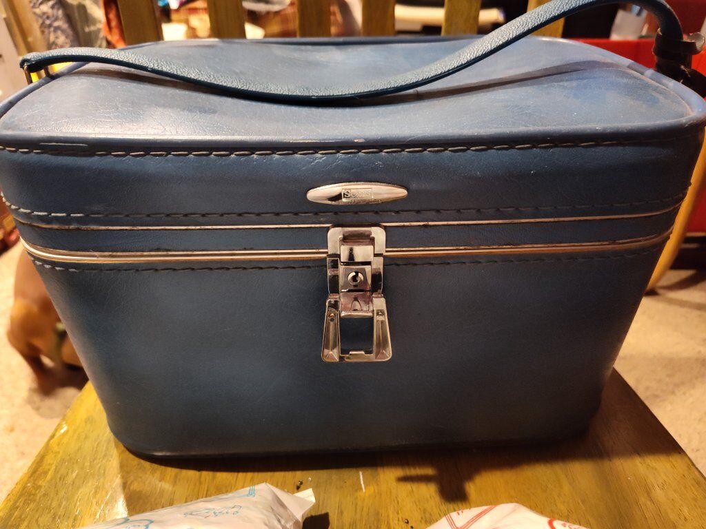 SEARS Train Case Suitcase BLUE with Keys