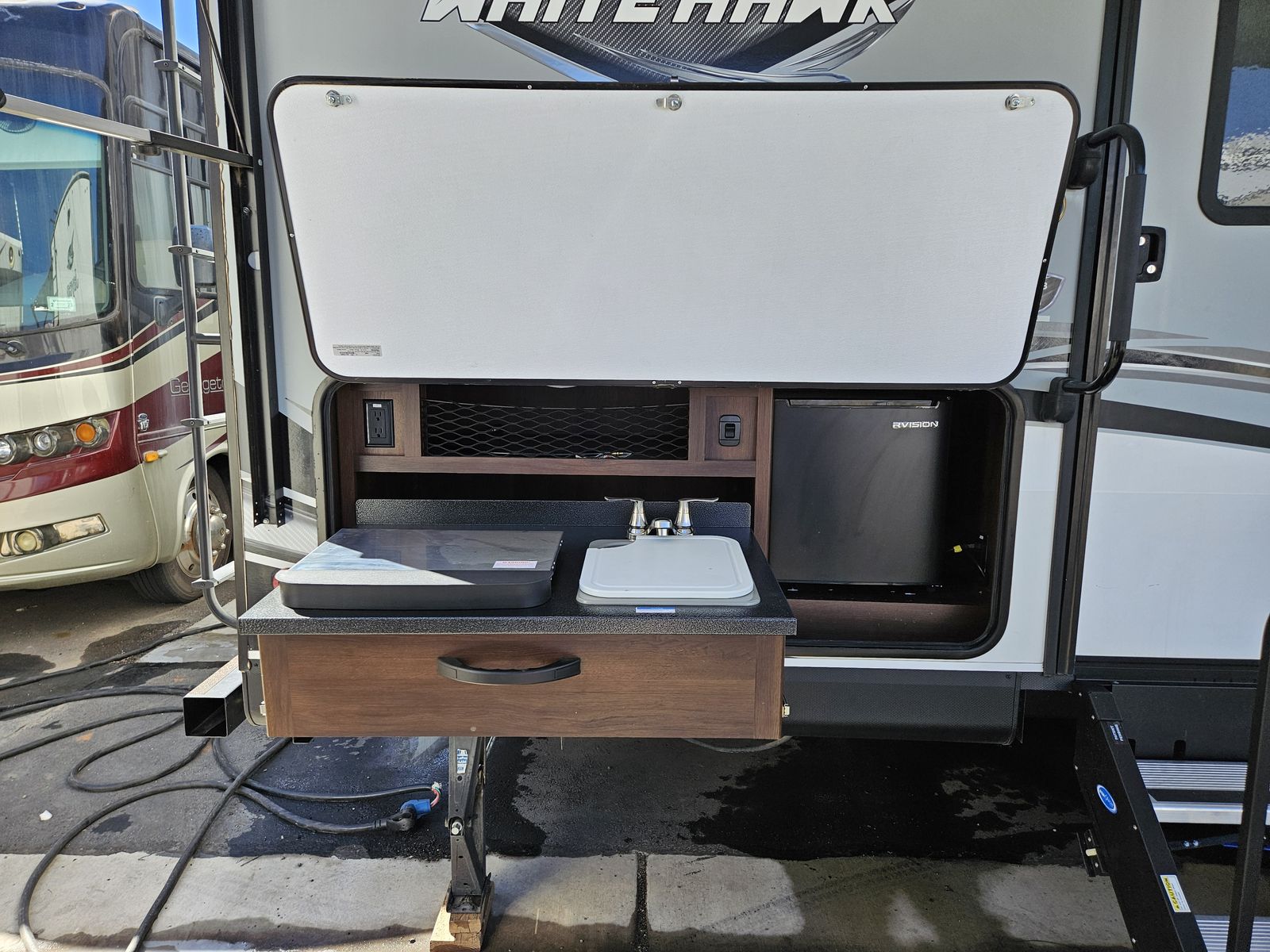 Main image 4
