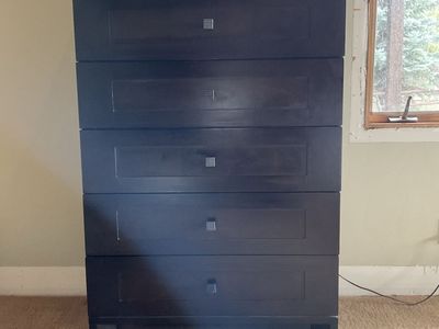 6-Drawer Tall Dresser Chest - Excellent Condition, Spacious Storage