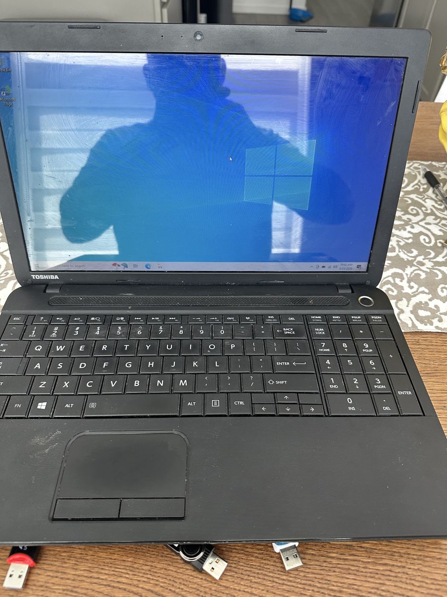 Toshiba Satellite C55-A Celeron 1037U ,8GB RAM,500GB HDD,WIN10 (working condition)