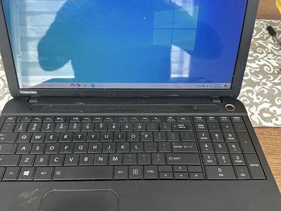 Toshiba Satellite C55-A Celeron 1037U ,8GB RAM,500GB HDD,WIN10 (working condition)