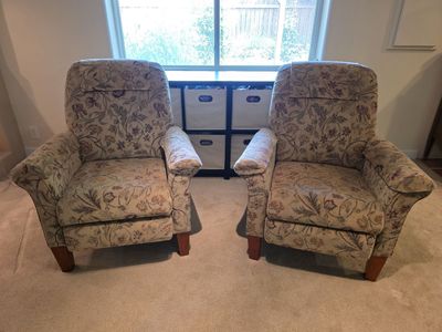 Like New La-Z-Boy (Lazy Boy) Matching Recliners – Barely Used