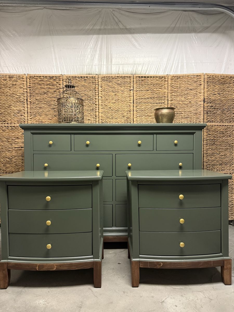 Green king dresser set
