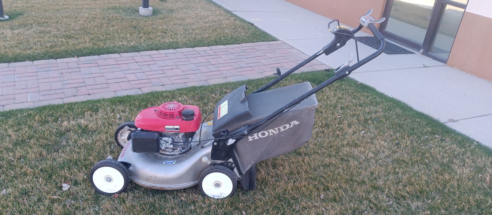 HONDA MOWER W/ BLADE CLUTCH. SERVICED.