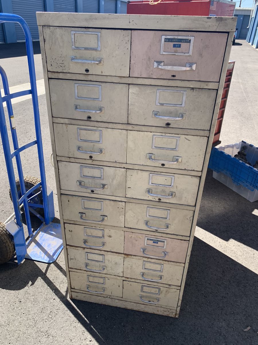 Metal drawer cabinet
