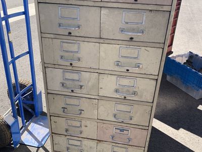 Metal drawer cabinet