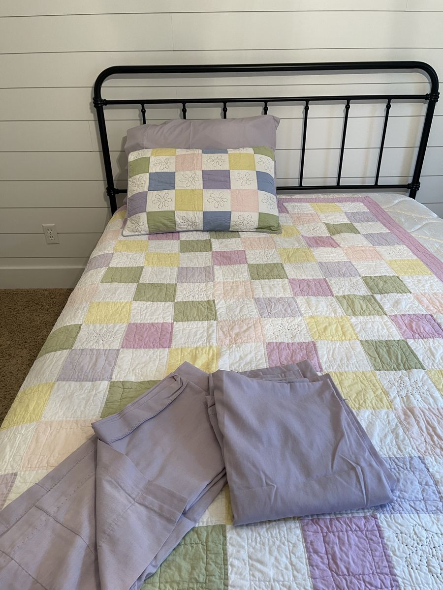 Twin Quilt & Sham & 2 Window Panels