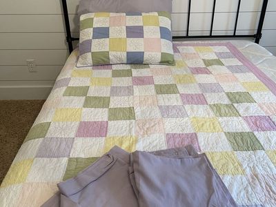 Twin Quilt & Sham & 2 Window Panels
