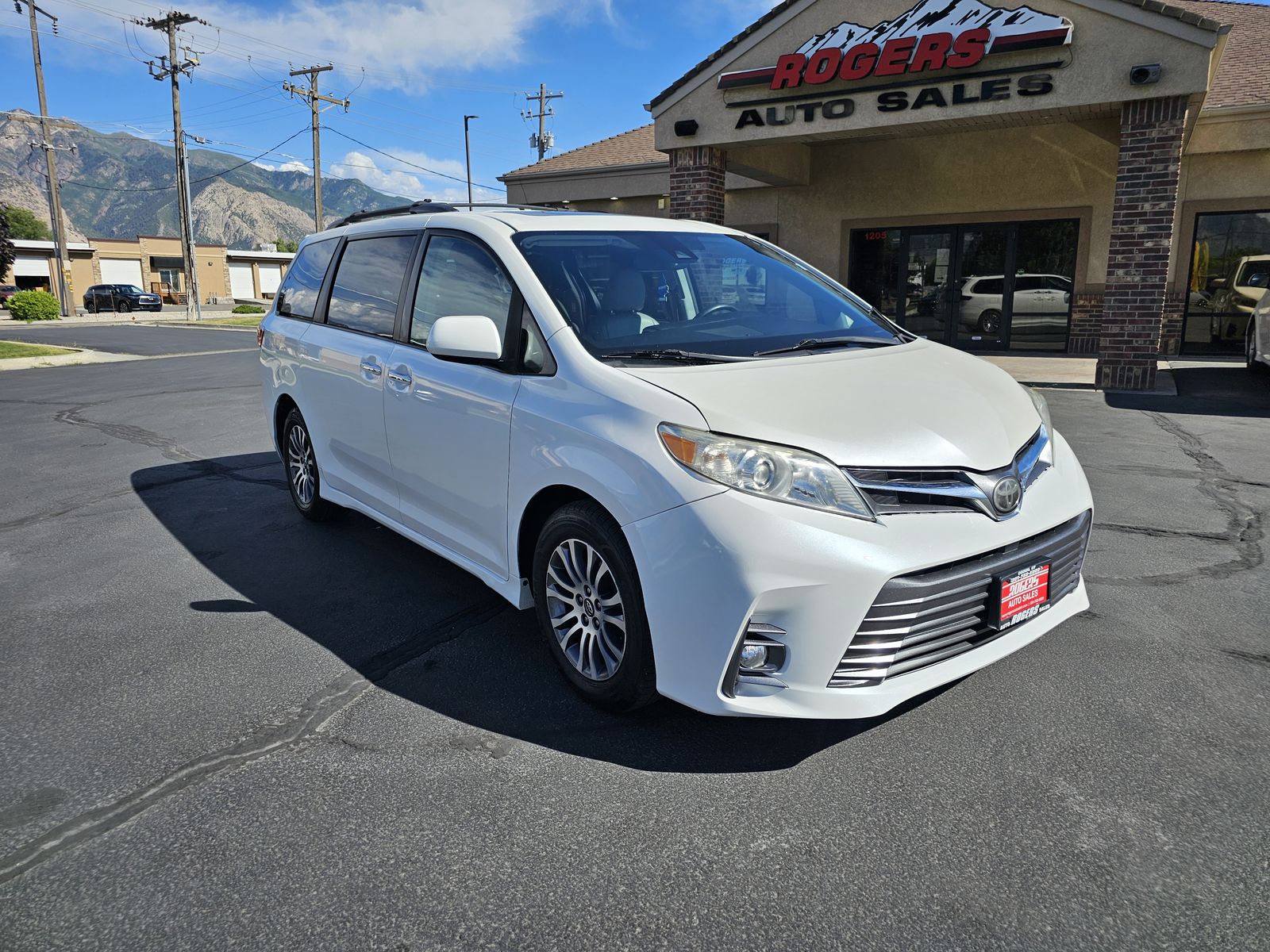 2018 Toyota Sienna XLE Premium 8-Passenger