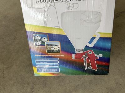 Pneumatic Hopper Spray Gun with 1.45 Gallon Hopper for Texture Application