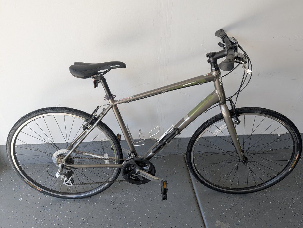 Diamondback Insight Performance Bike - Gray, Shimano Altus, 21 Speed and 700c wheels