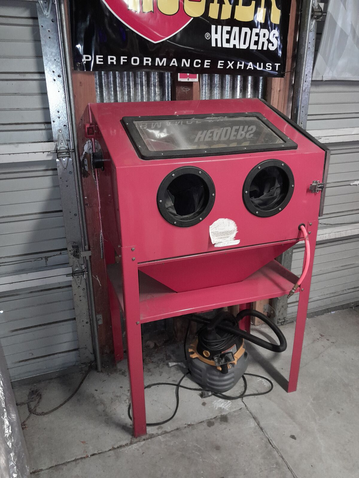 Sand blasting cabinet