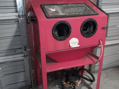Sand blasting cabinet