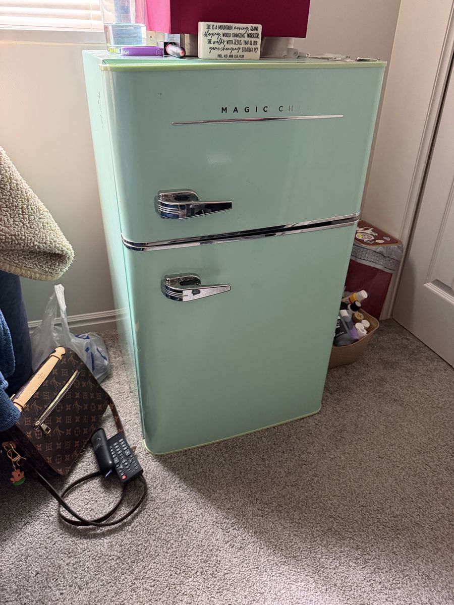 Magic Chef Retro Compact Refrigerator in Mint Green - Used Good Condition