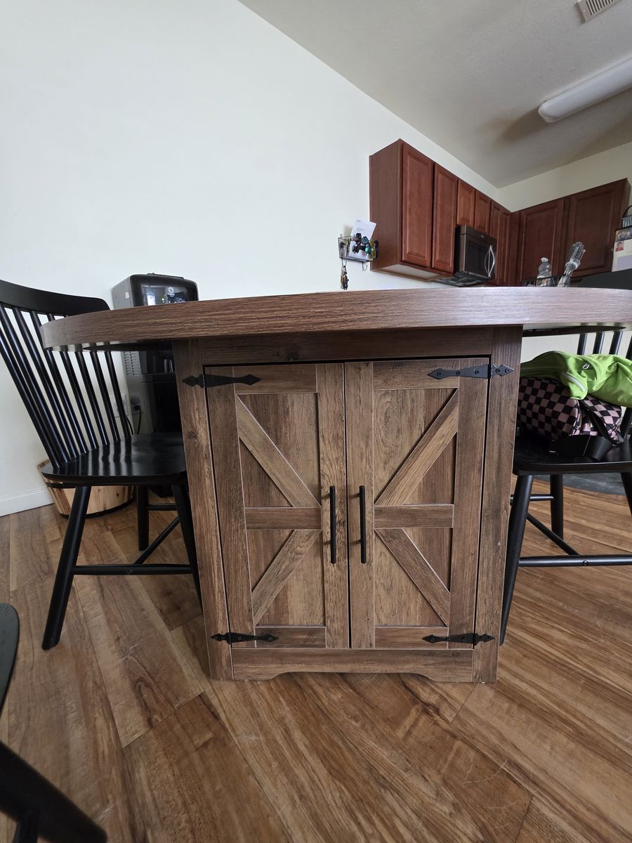 Round kitchen table