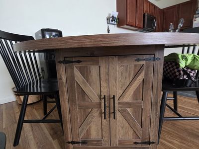 Round kitchen table