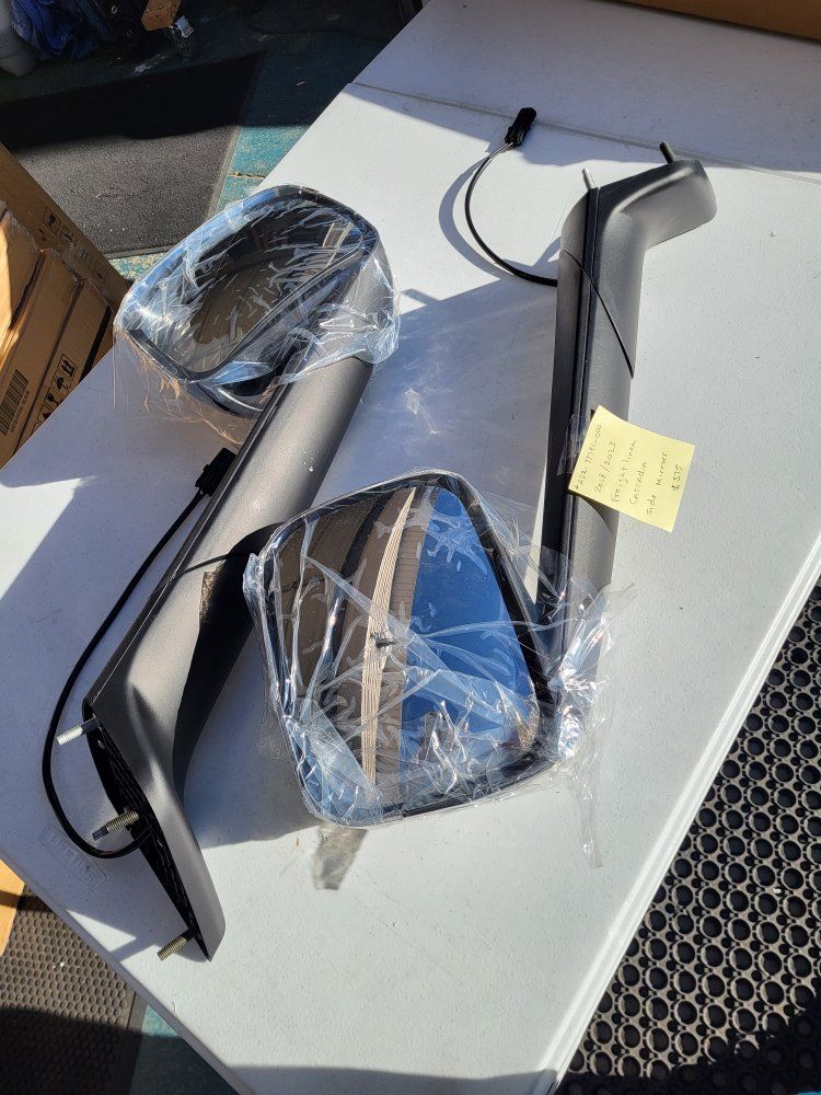 Freight Liner Truck Side Mirrors 
Set of 2* 2018-2023