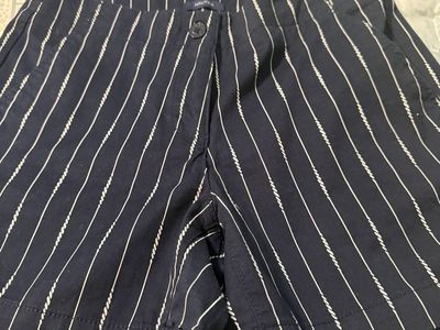 Nautica Women's Blue & White Striped Cotton Blend Shorts - Size 2