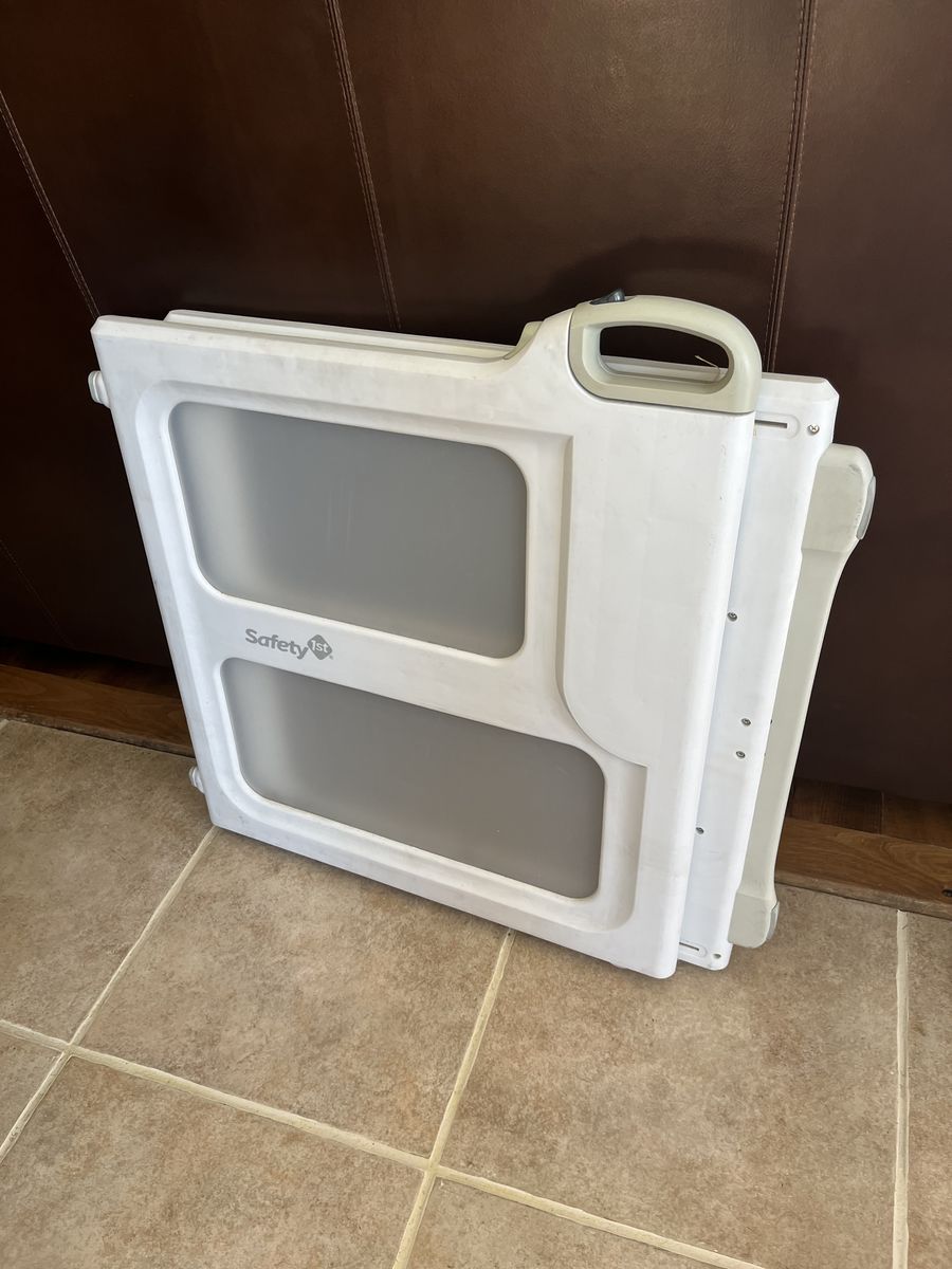 Safety first baby gate stand door opening
