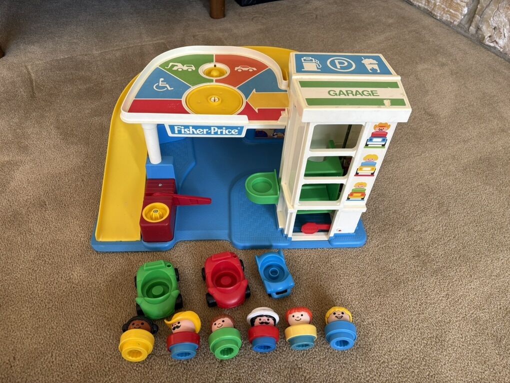 1990 Fisher-Price Chunky Little People Garage Set