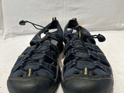 Keen men’s size 9 blue waterproof, hiking sandals