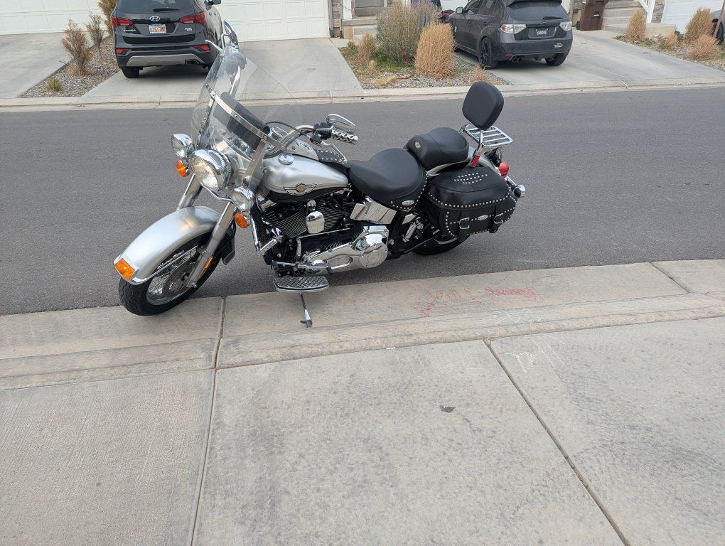 Harley-Davidson Softail Heritage Classic FLSTC Motorcycle - Silver with Saddlebags