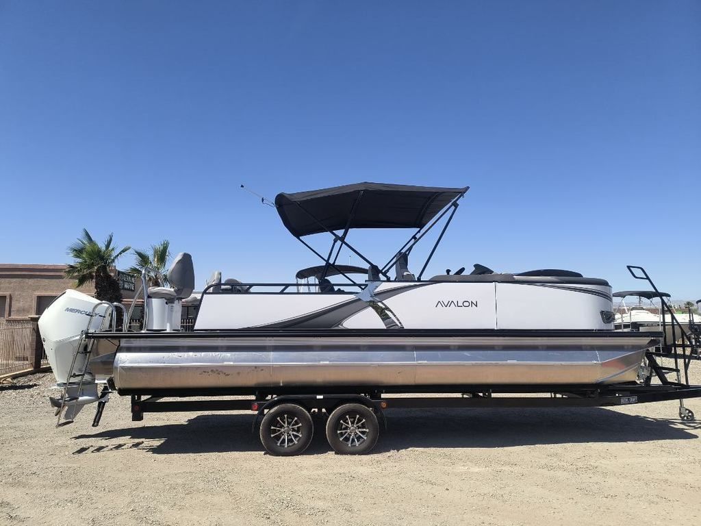 2025 Avalon LSZ 2385 Versatile Rear Lounger